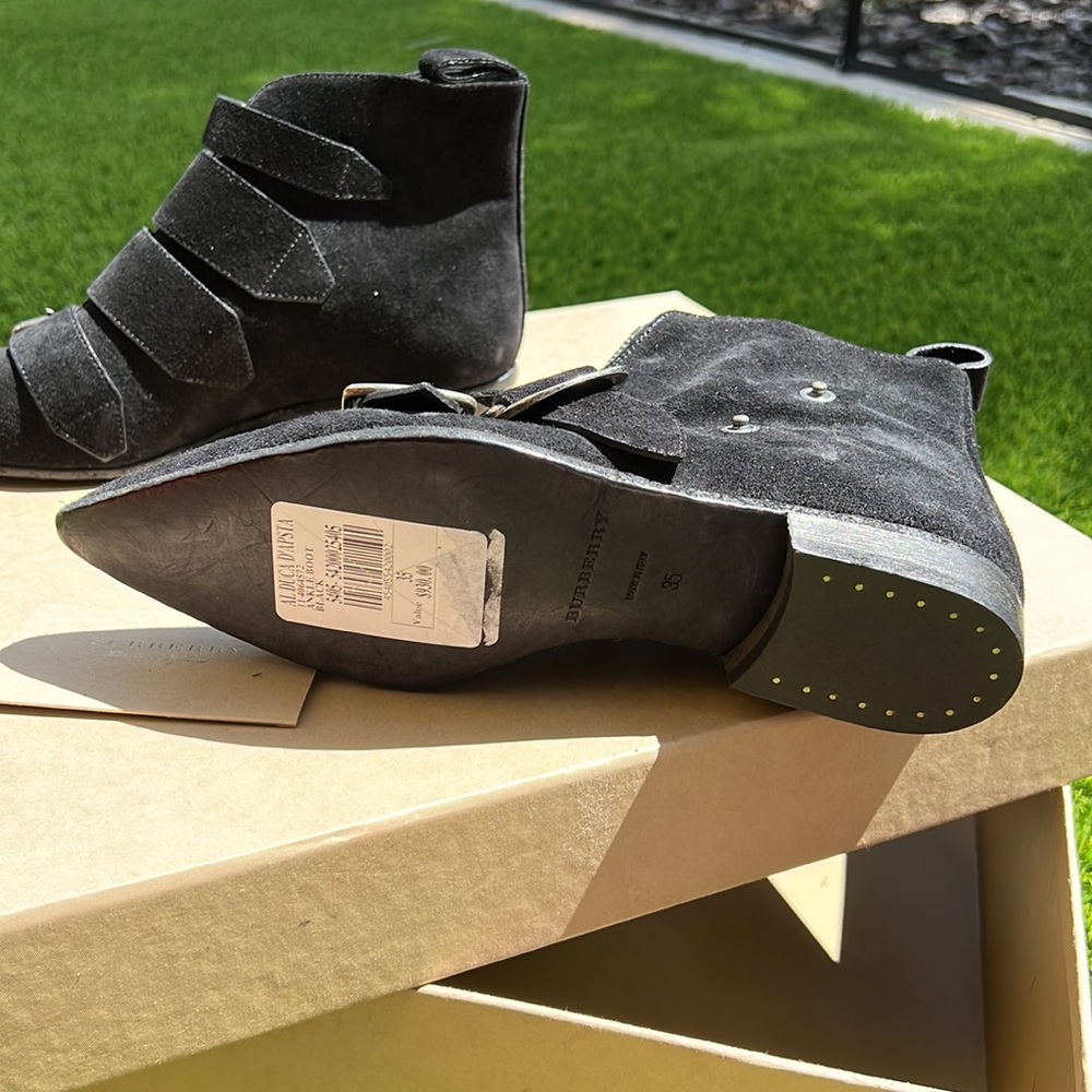 NWB Burberry ladies black buckled ankle boot size 35 - Picture 15 of 15